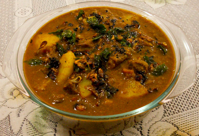 varutharacha-beef-curry-(1)