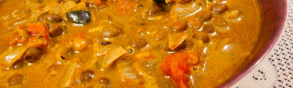 Varutharacha Kadala Curry / Black Channa in Roasted Coconut Gravy