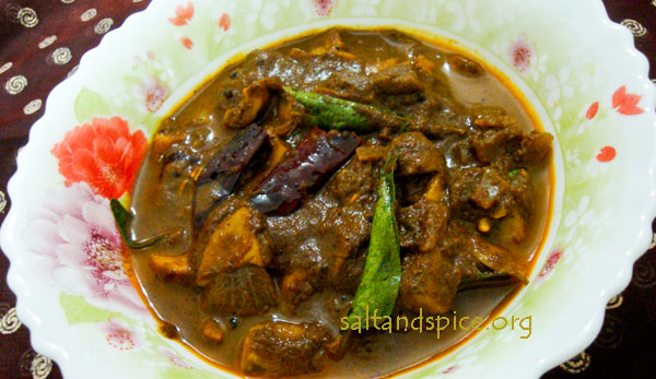 varutharacha-mushroom-curry1